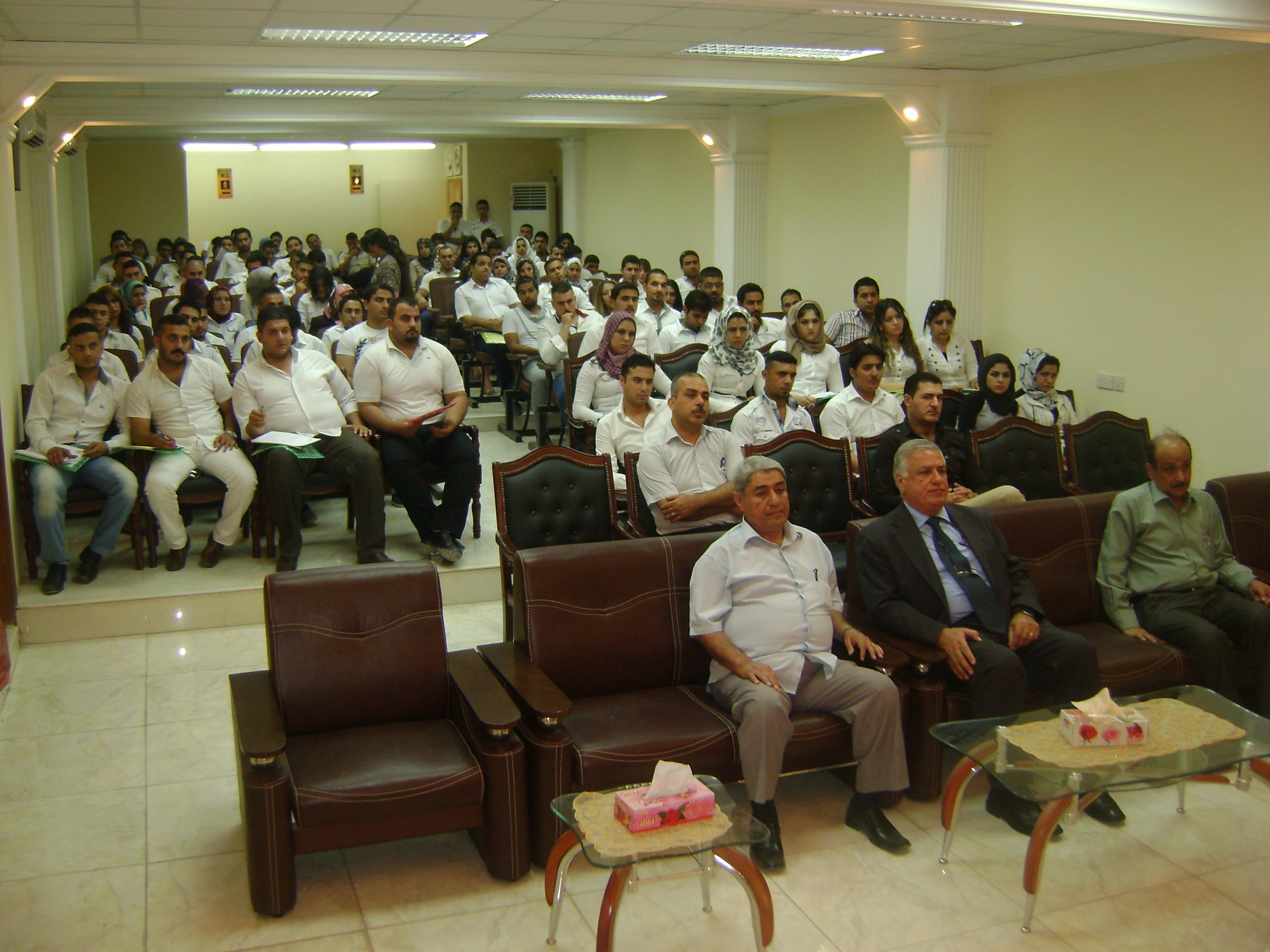 Read more about the article النشاط السابع,احتضنت كلية المنصور الورشة التي اقامتها المنظمة لطلبة القانون المرحلة الثالثة والرابعة قدمها القاضي حسين علوان والمستشارة القانونية المحامية امل حسين